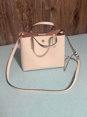 Authentic Tory Burch Perry small tote in cream/ivory pebbled leather NWOT🤍